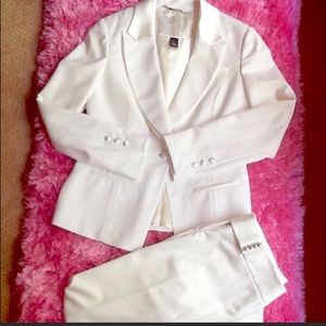 White House black market pant suit